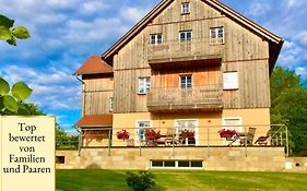 Ferienhaus Winterbergblick, Nationalpark Sächsische Schweiz, 5 Wohnungen und Gemeinschaftsraum, Boulderraum und Sauna im Haus